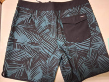 Load image into Gallery viewer, Quiksilver Surfsilk Aruba Palm Openstock Alpha 19 Men Boardshorts
