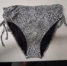 Load image into Gallery viewer, Coco Reef Cast Black 2 Piece Swimwear
